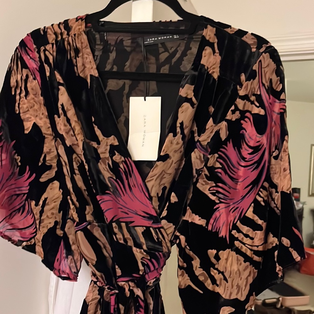 ZARA FLORAL VELVET WRAP MIDI DRESS - Picture 6 of 8